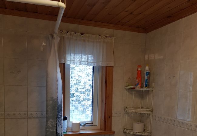 Stuga i Bjärnum - 2 stugor med bastu och bubbelpool direkt vid sjön Stuga i Bjärnum - 2 stugor med bastu och bubbelpool direkt vid sjön