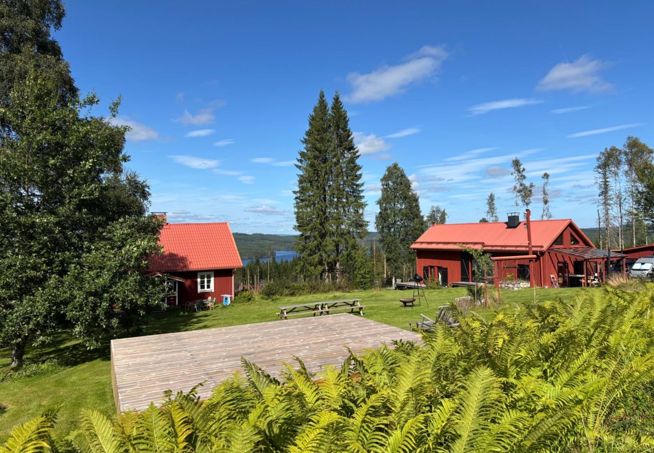 Stuga i Hagfors - Semester mitt i Värmlands skogar i avskilt läge