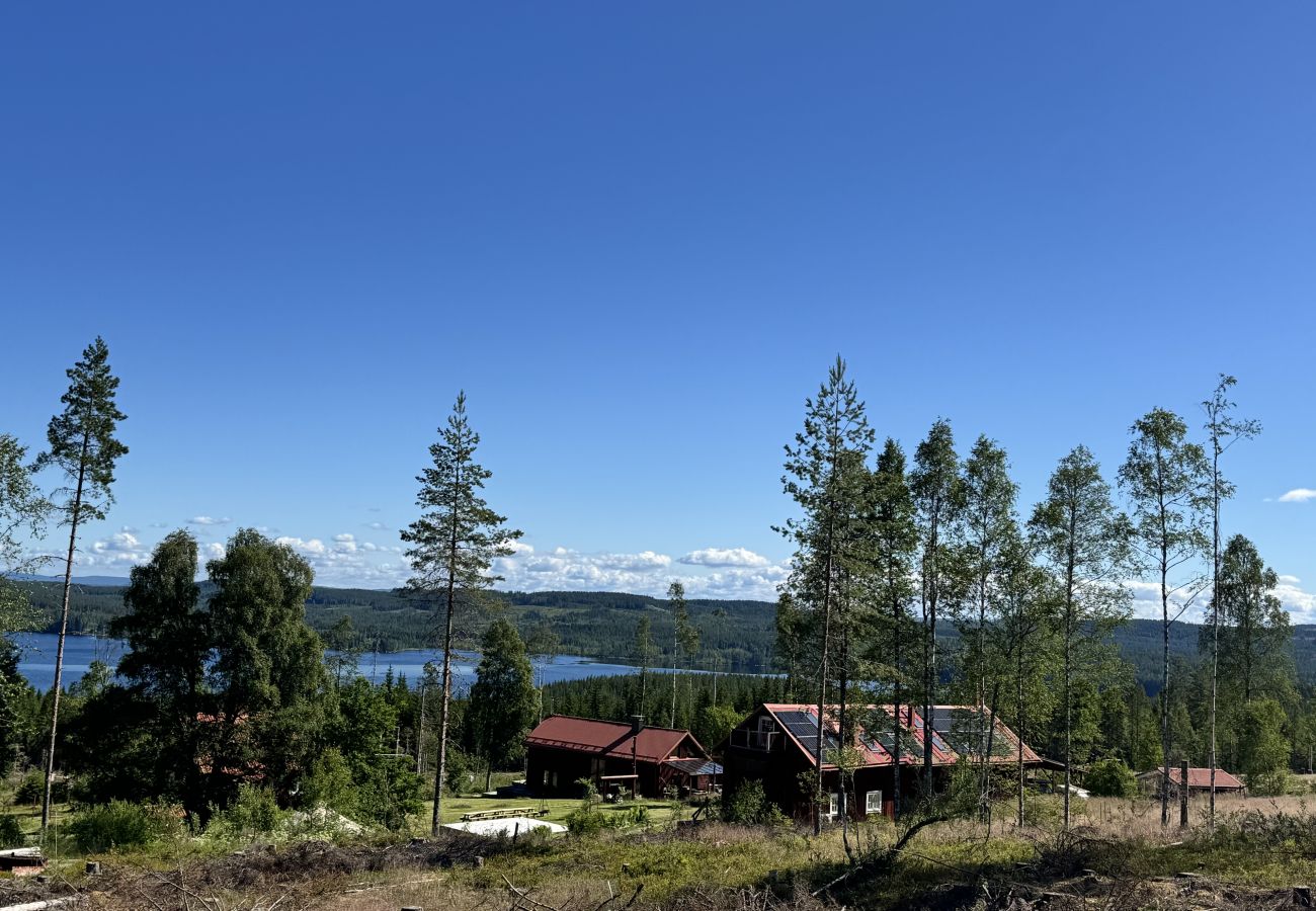 Stuga i Hagfors - Semester mitt i Värmlands skogar i avskilt läge