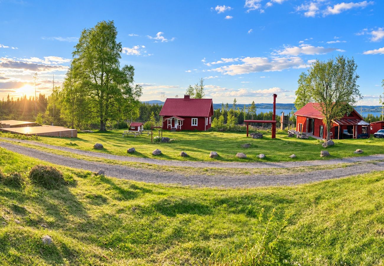 Stuga i Hagfors - Semester mitt i Värmlands skogar i avskilt läge