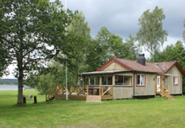 Stuga i Vegby - Exklusivt läge helt avskilt i en egen vik av sjön Åsunden Stuga i Vegby - Exklusivt läge helt avskilt i en egen vik av sjön Åsunden