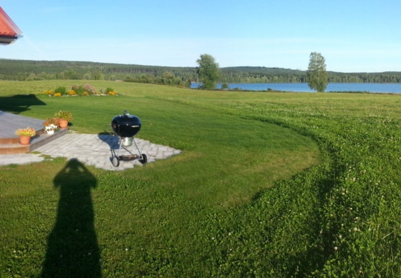 Stuga i Storå - Timmerhus vid sjön med hög standard