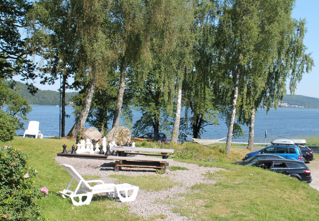 Stuga i Ulricehamn - Sjöstuga vid sjön Åsunden för fiske, bad eller bara avkoppling