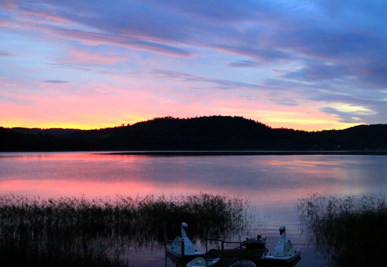 Stuga i Ulricehamn - Sjöstuga vid sjön Åsunden för fiske, bad eller bara avkoppling