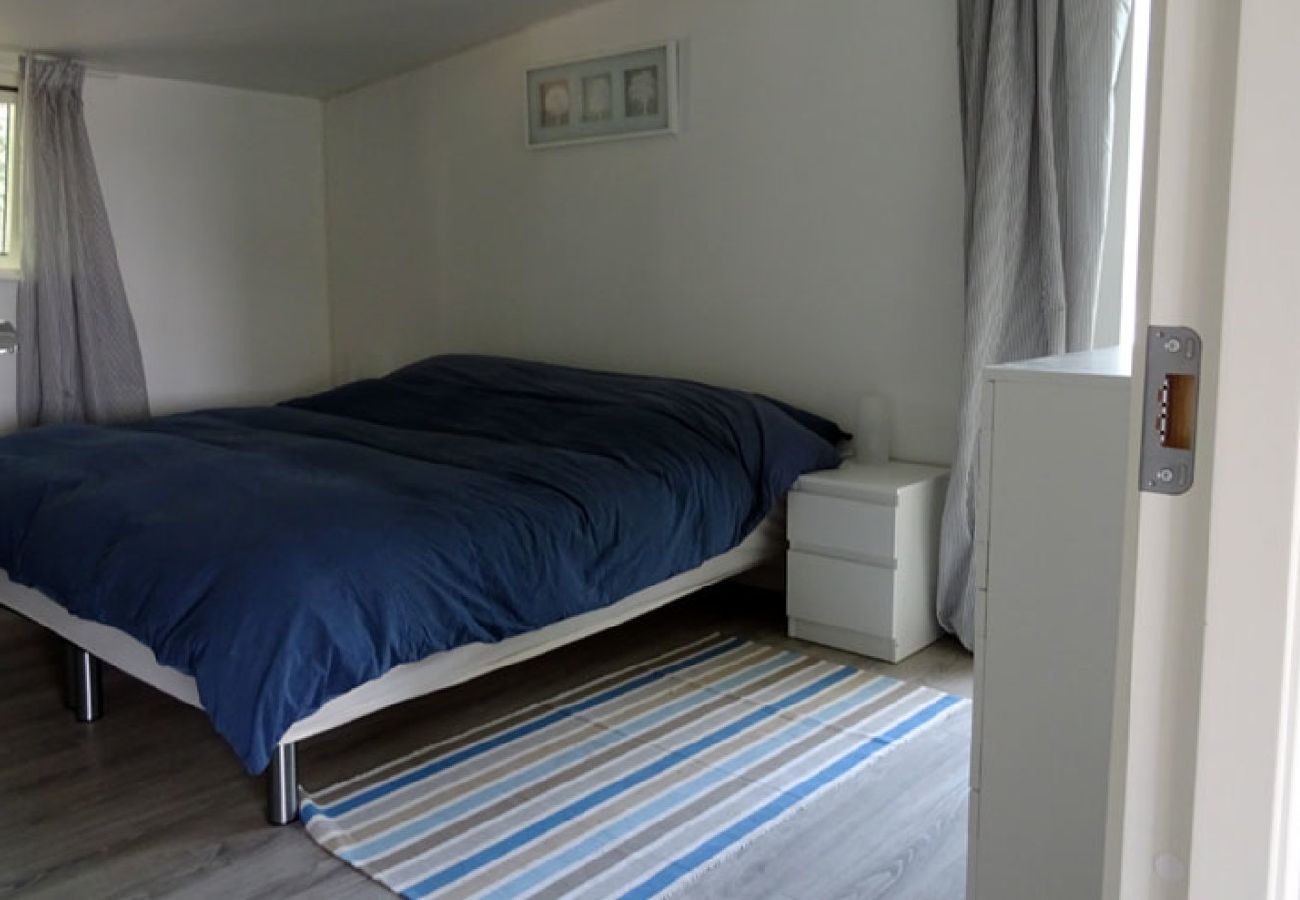 Stuga i Hultsfred - Semesterparadis vid sjön nära Hultsfred