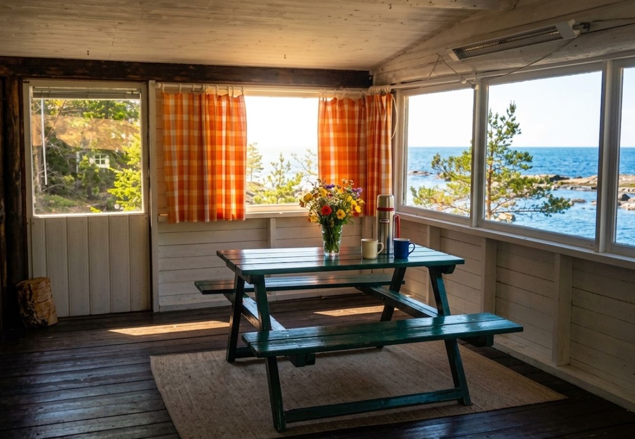 Stuga i Kristinehamn - Fantastisk panoramautsikt över Vänern
