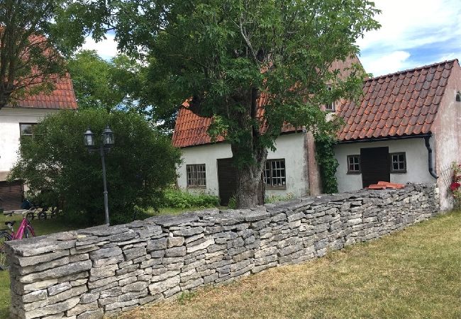 Stuga i Visby - Semester på Gotland på en herrgård med gott om plats