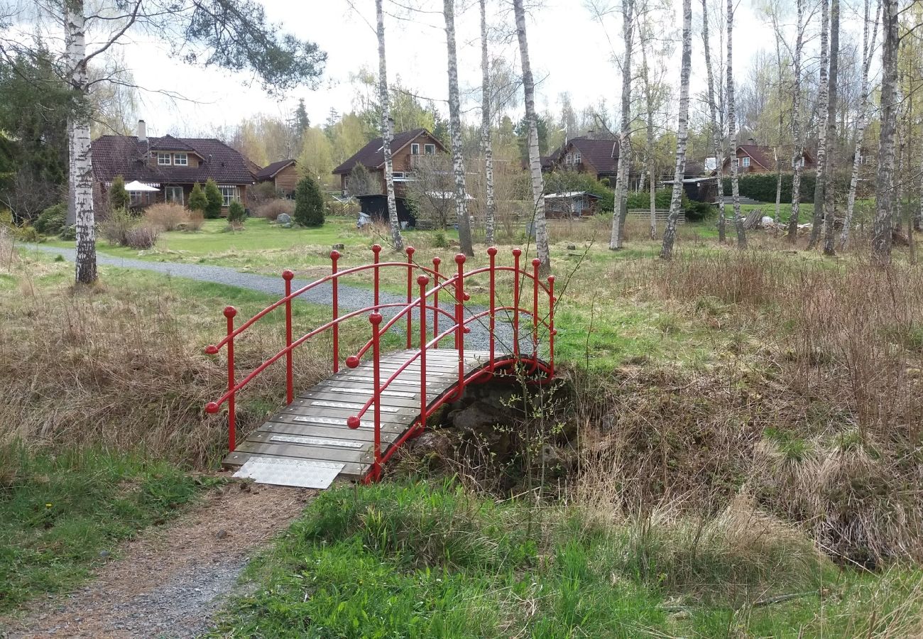 Stuga i Motala - Stort fritidshus vid Vättern med egen bastu