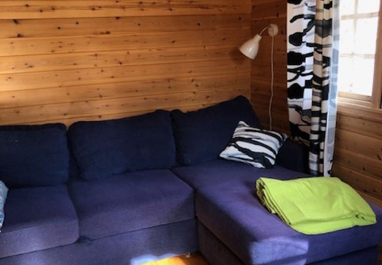 Stuga i Gustavsfors - Stuga med sjöutsikt vid sjön Lelången med båt