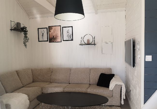 Stuga i Uddevalla - Modernt fritidshus på västkusten i Bohuslän Stuga i Uddevalla - Modernt fritidshus på västkusten i Bohuslän