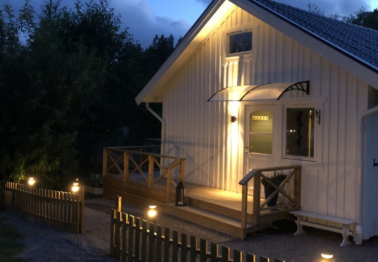 Stuga i Uddevalla - Modernt fritidshus på västkusten i Bohuslän