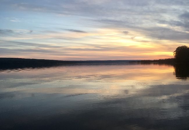 Stuga i Hoting - Stuga på sjötomt vid Tåsjön Stuga i Hoting - Stuga på sjötomt vid Tåsjön