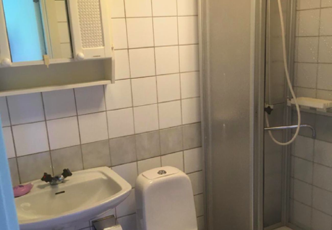 Stuga i Hoting - Stuga på sjötomt vid Tåsjön