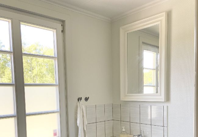 Stuga i Annerstad - Stuga på sjötomt med båtplats på sjön Stuga i Annerstad - Stuga på sjötomt med båtplats på sjön