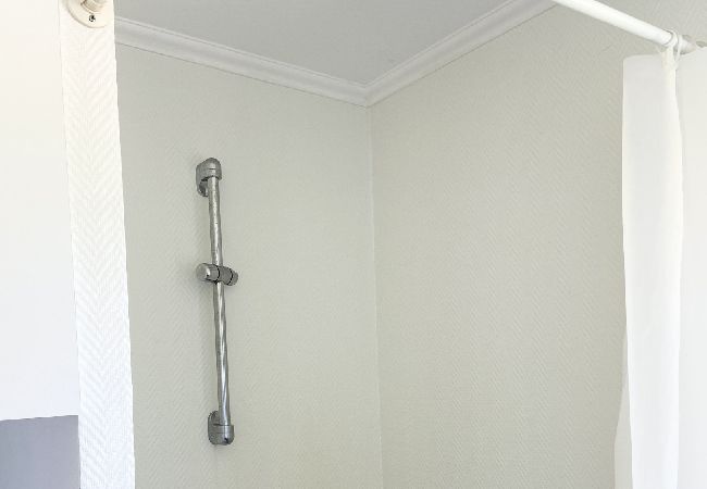 Stuga i Annerstad - Stuga på sjötomt med båtplats på sjön Stuga i Annerstad - Stuga på sjötomt med båtplats på sjön