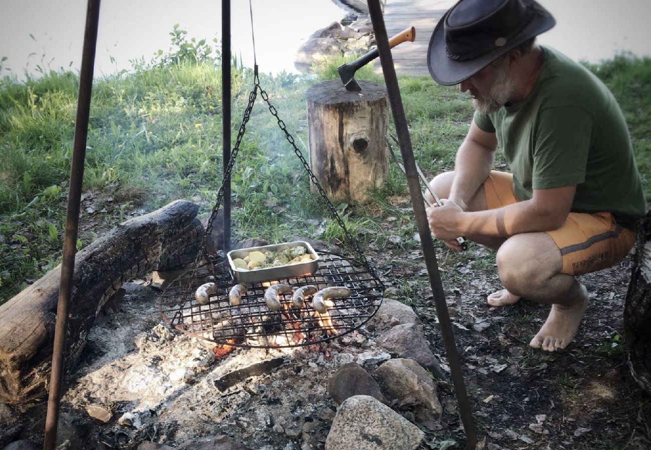 Stuga i Annerstad - Stuga på sjötomt med båtplats på sjön