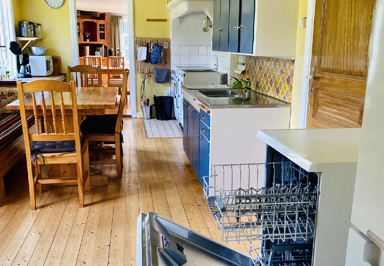 Stuga i Korsberga - Semesterhus mitt i sagoskogen i Småland med bastu