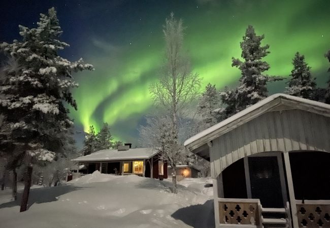 Stuga i Nattavaaraby - I vildmarken nära sjö och vacker natur (utan el, vatten, badrum)