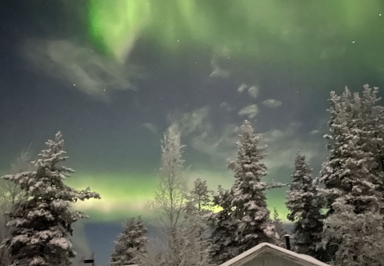 Stuga i Nattavaaraby - I vildmarken nära sjö och vacker natur (utan el, vatten, badrum)