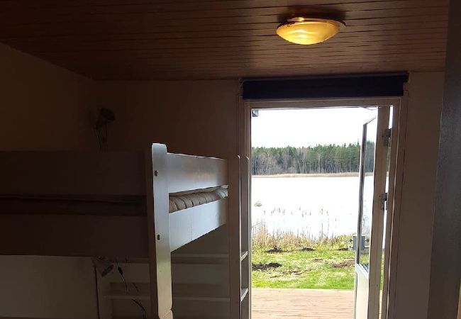 Stuga i Björklinge - Fin stuga med sjöläge i Björklinge Stuga i Björklinge - Fin stuga med sjöläge i Björklinge