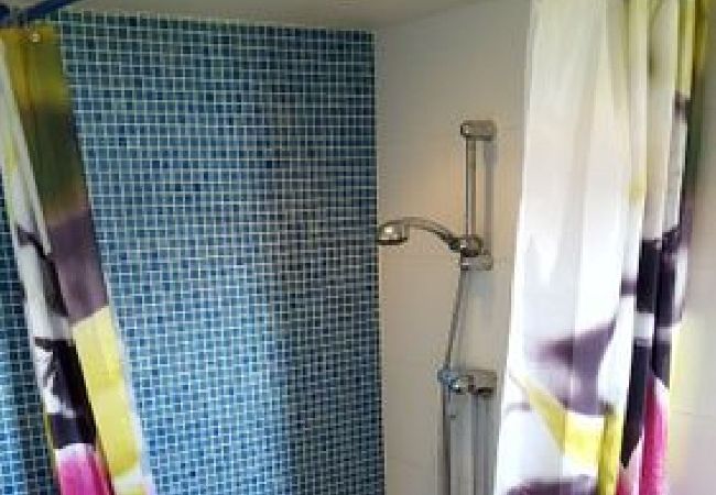 Stuga i Björklinge - Fin stuga med sjöläge i Björklinge Stuga i Björklinge - Fin stuga med sjöläge i Björklinge