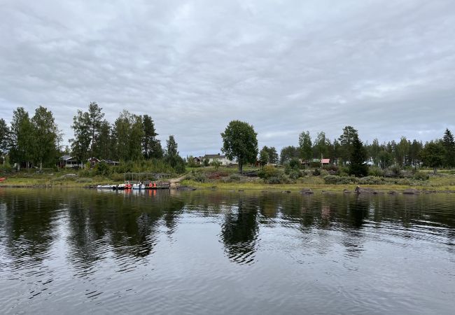 Stuga i Överkalix - mysig stuga vid sjön nära Överkalix