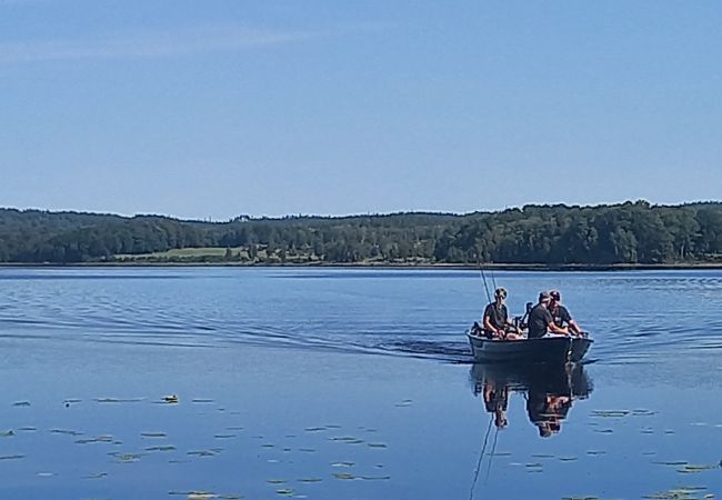 Stuga i Karl Gustav - Vikingastuga med sjöutsikt och fina fiskemöjligheter