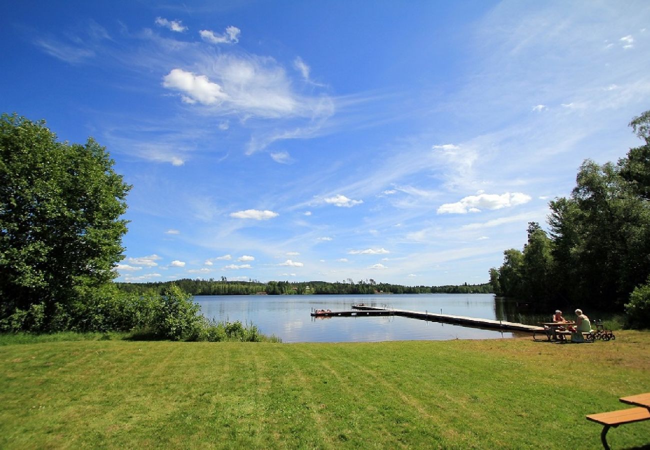 Stuga i Anneberg - Rödvit stuga på småländska höglandet