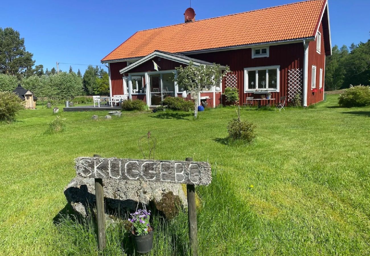 Stuga i Stockaryd - Semesterparadis Skuggebo med egen båt och bastu