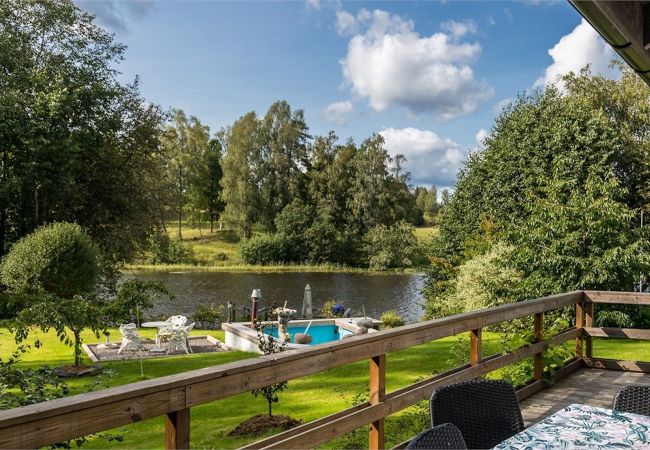 Stuga i Kil - Fin stuga vid vattnet i Alaska-liknande natur Stuga i Kil - Fin stuga vid vattnet i Alaska-liknande natur