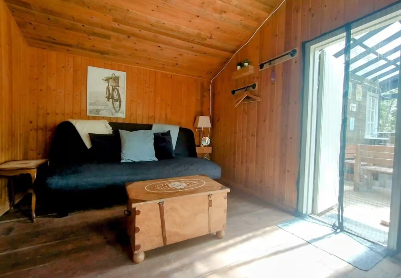 Stuga i Kopparberg - Semesterstuga i skogsbrynet i Bergslagen
