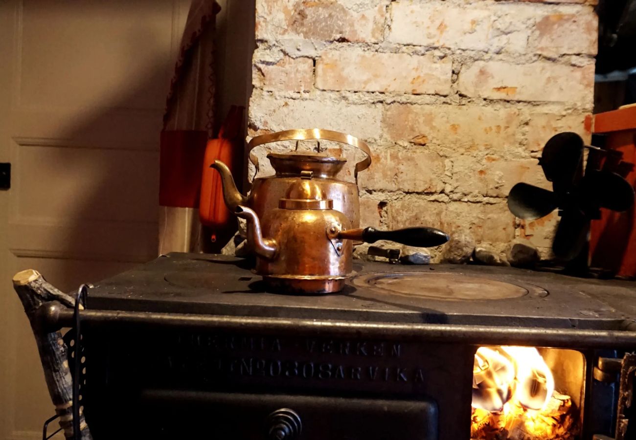 Stuga i Kopparberg - Semesterstuga i skogsbrynet i Bergslagen