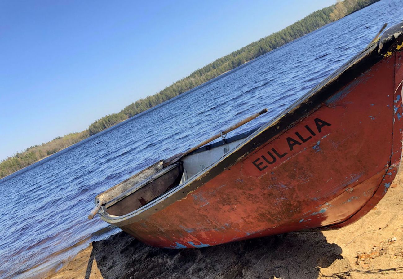 Stuga i Moheda - Kärleksfullt inrett fritidshus i ett mycket lugnt läge