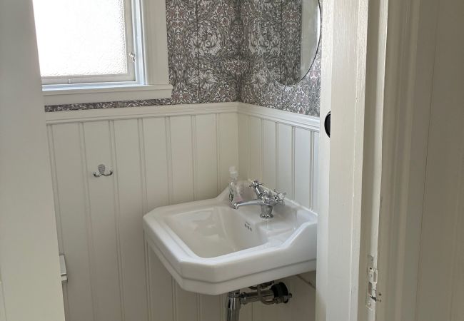 Stuga i Lysekil - Semester med fantastisk utsikt över Lysekil Stuga i Lysekil - Semester med fantastisk utsikt över Lysekil