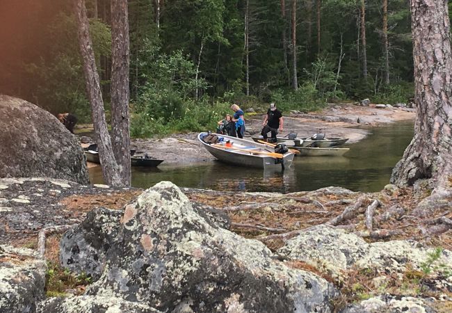 Stuga i Gällö - Mycket mysig timmerstuga vid sjöstranden och mitt i skogen Stuga i Gällö - Mycket mysig timmerstuga vid sjöstranden och mitt i skogen