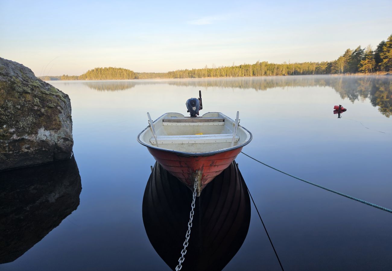 Lanthus i Hallaryd - Semester nära sjön med wifi och egen båt