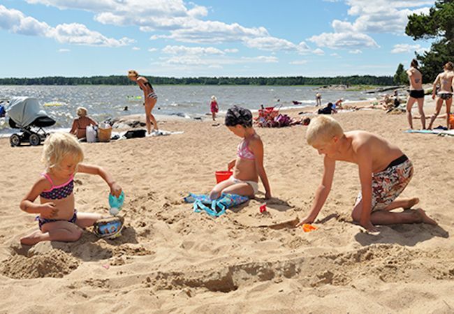 Stuga i Molkom - Sandtorp - Mitt i skogen och inte långt från Värmlands Rivera och Ängsbacka