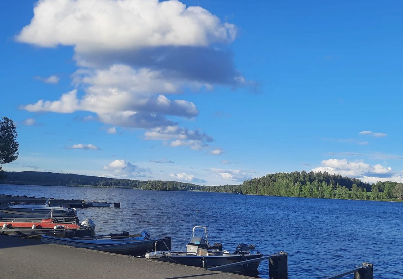 Stuga i Nora - Avskilt läge, tillbaka till naturen