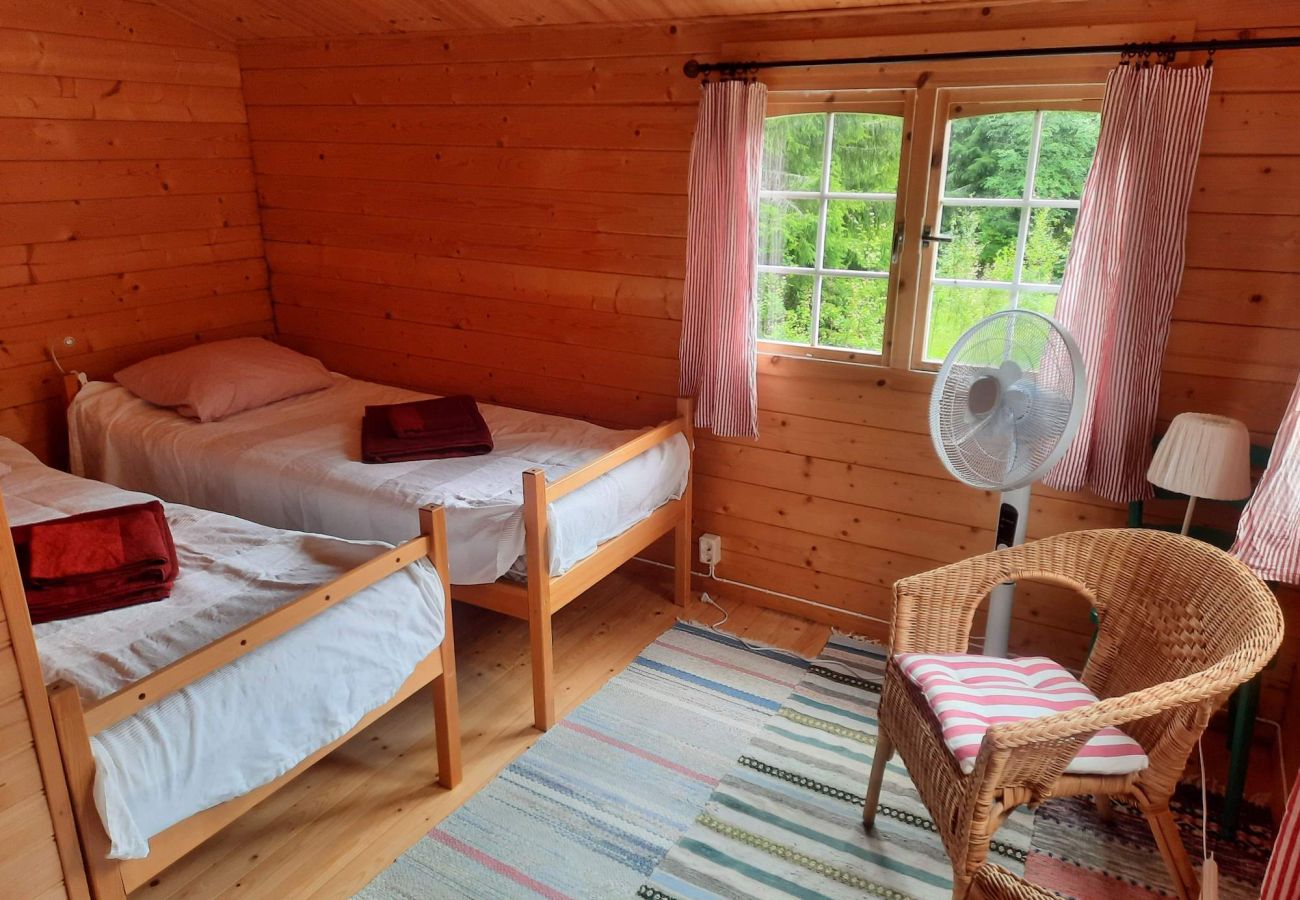 Stuga i Nora - Avskilt läge, tillbaka till naturen