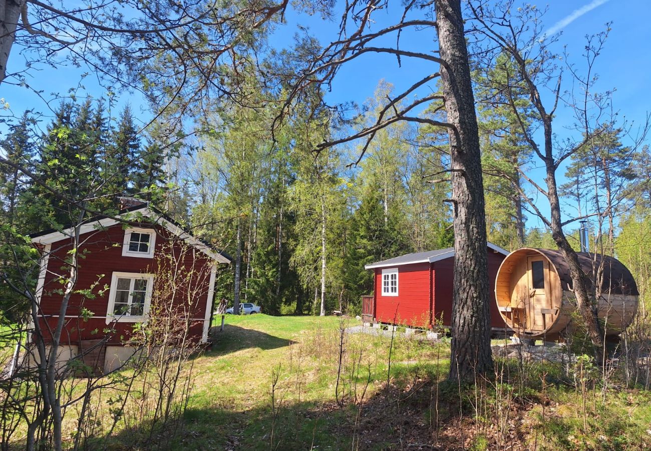 Stuga i Nora - Avskilt läge, tillbaka till naturen