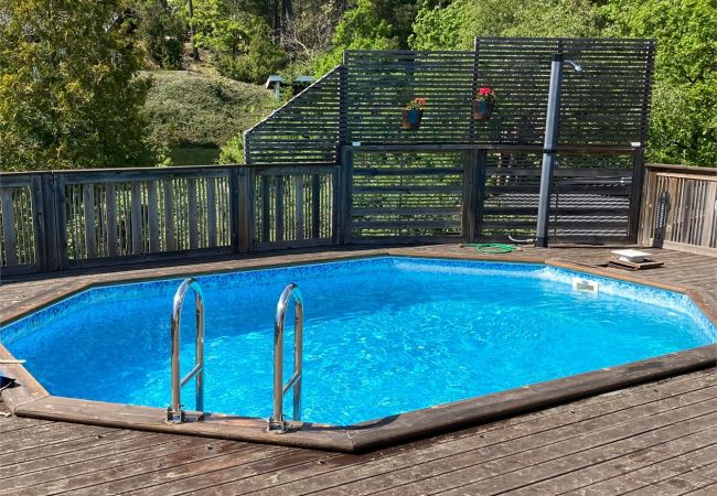 Stuga i Vålarö - Fantastiskt havsläge med pool på Vålarö