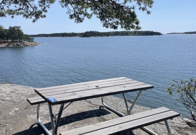 Stuga i Vålarö - Fantastiskt havsläge med pool på Vålarö