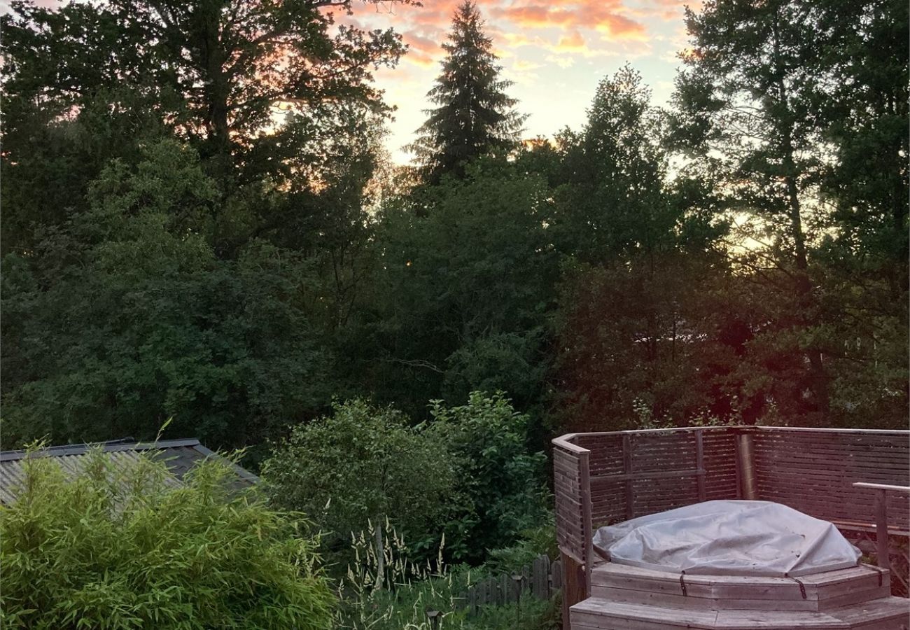 Stuga i Vålarö - Fantastiskt havsläge med pool på Vålarö