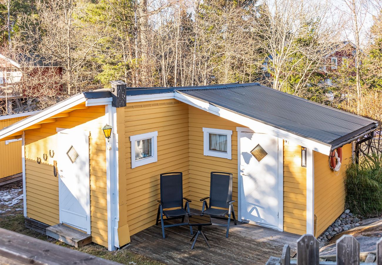 Stuga i Vålarö - Fantastiskt havsläge med pool på Vålarö