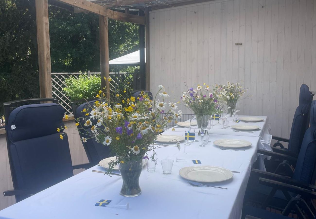 Stuga i Vålarö - Fantastiskt havsläge med pool på Vålarö