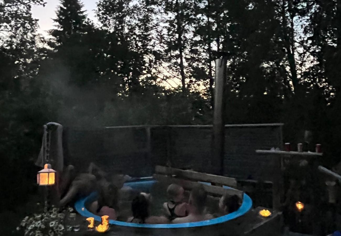 Stuga i Vålarö - Fantastiskt havsläge med pool på Vålarö