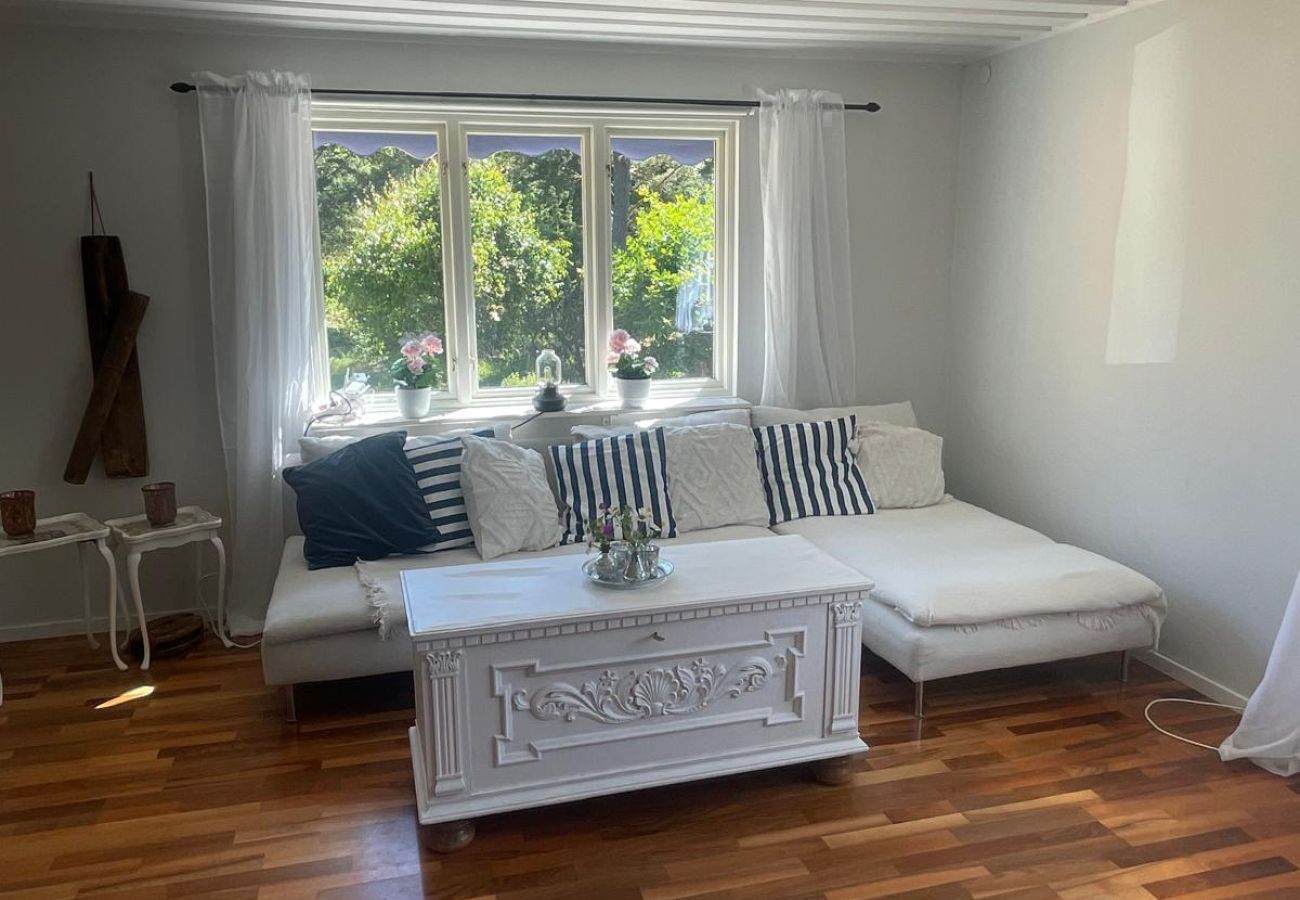 Stuga i Vålarö - Fantastiskt havsläge med pool på Vålarö