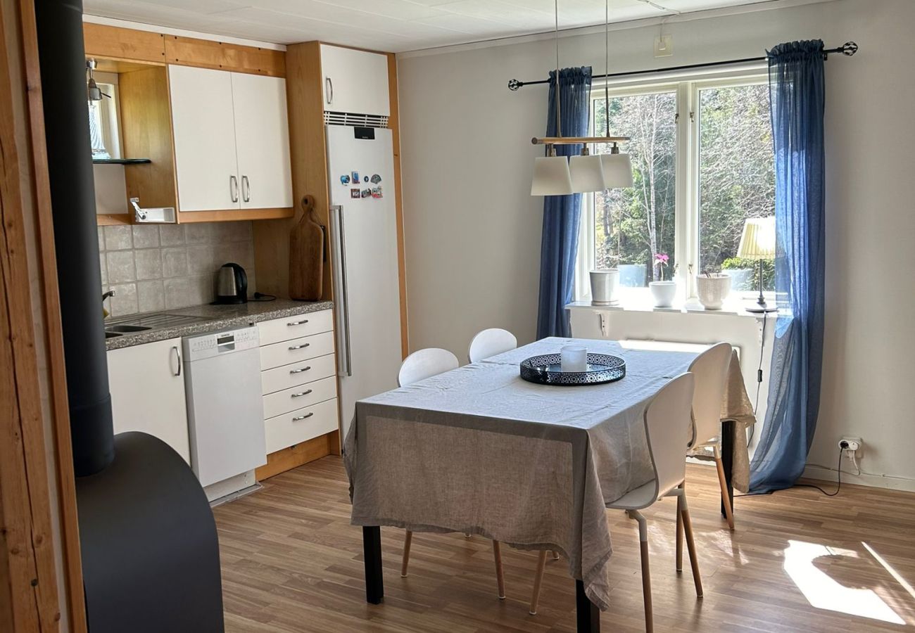 Stuga i Vålarö - Fantastiskt havsläge med pool på Vålarö