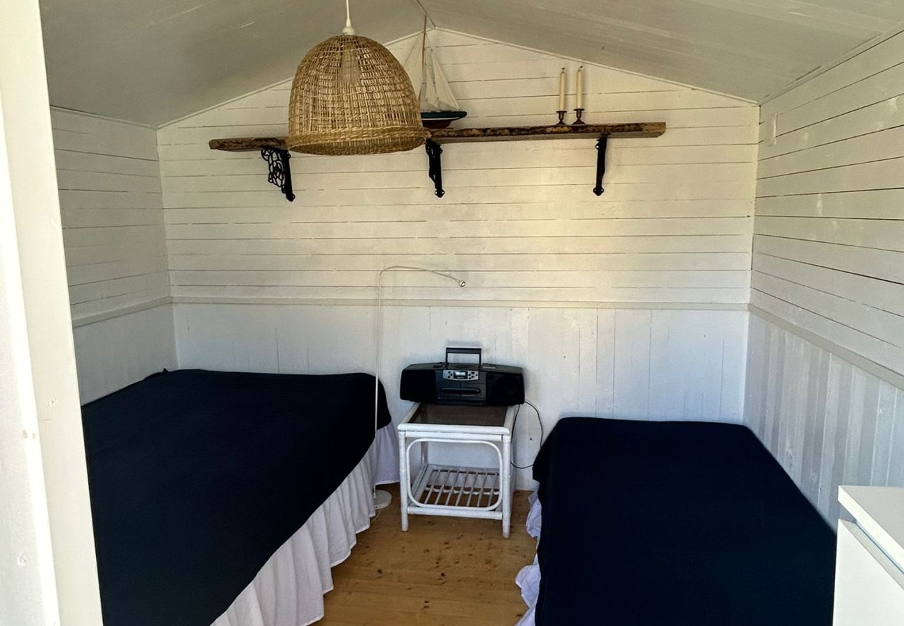 Stuga i Vålarö - Fantastiskt havsläge med pool på Vålarö