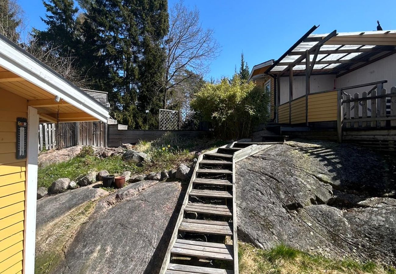 Stuga i Vålarö - Fantastiskt havsläge med pool på Vålarö